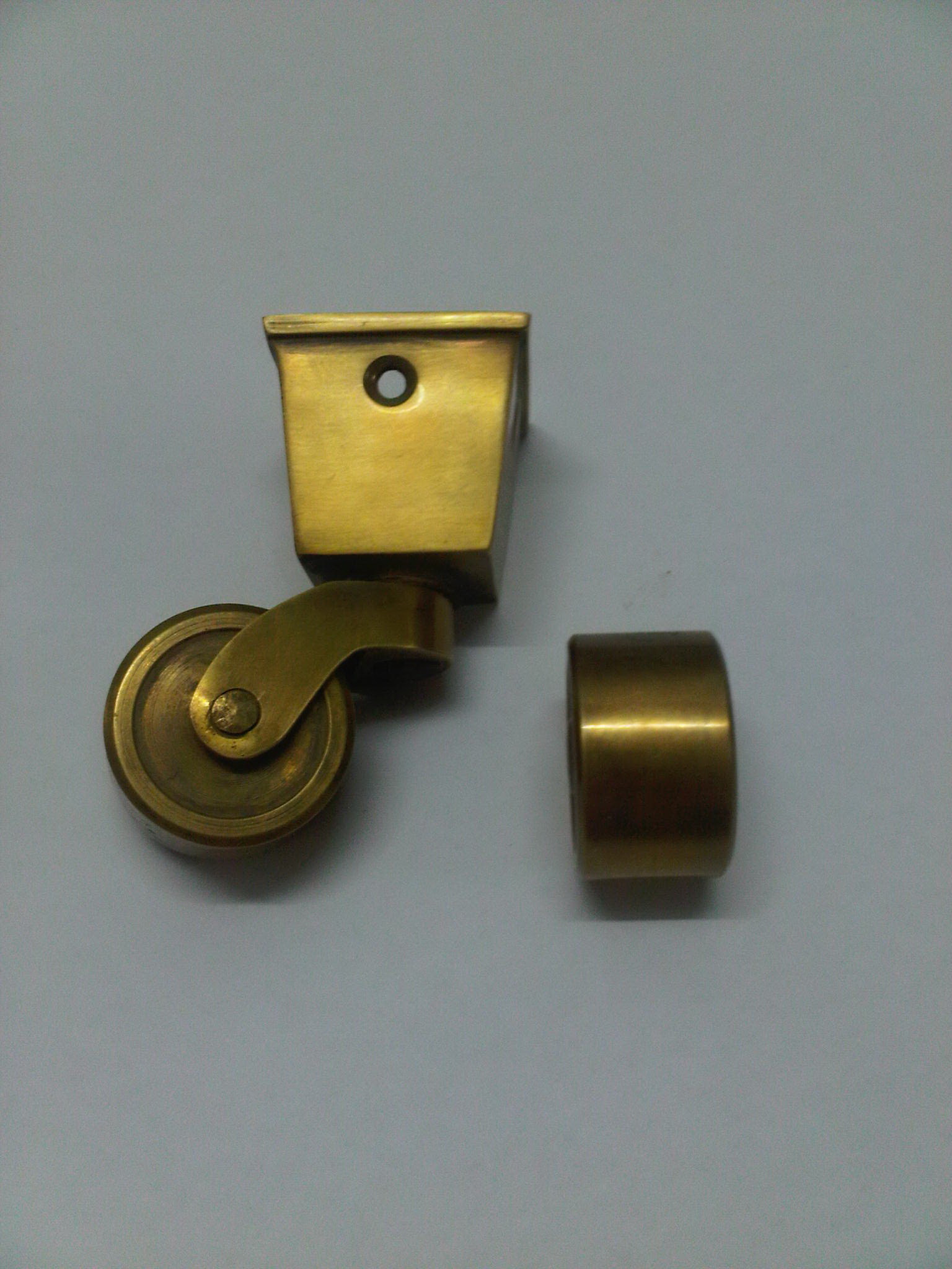 Brass wheel  Item code Y.013A size clear out 40x40 mm.high 75 mm.