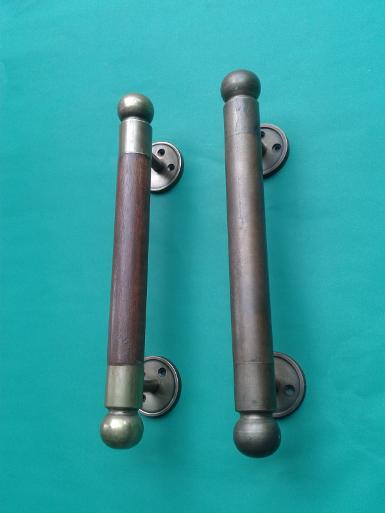 Brass door handle code AC.037W wood with brass size L:250 mm. W: 25 mm.