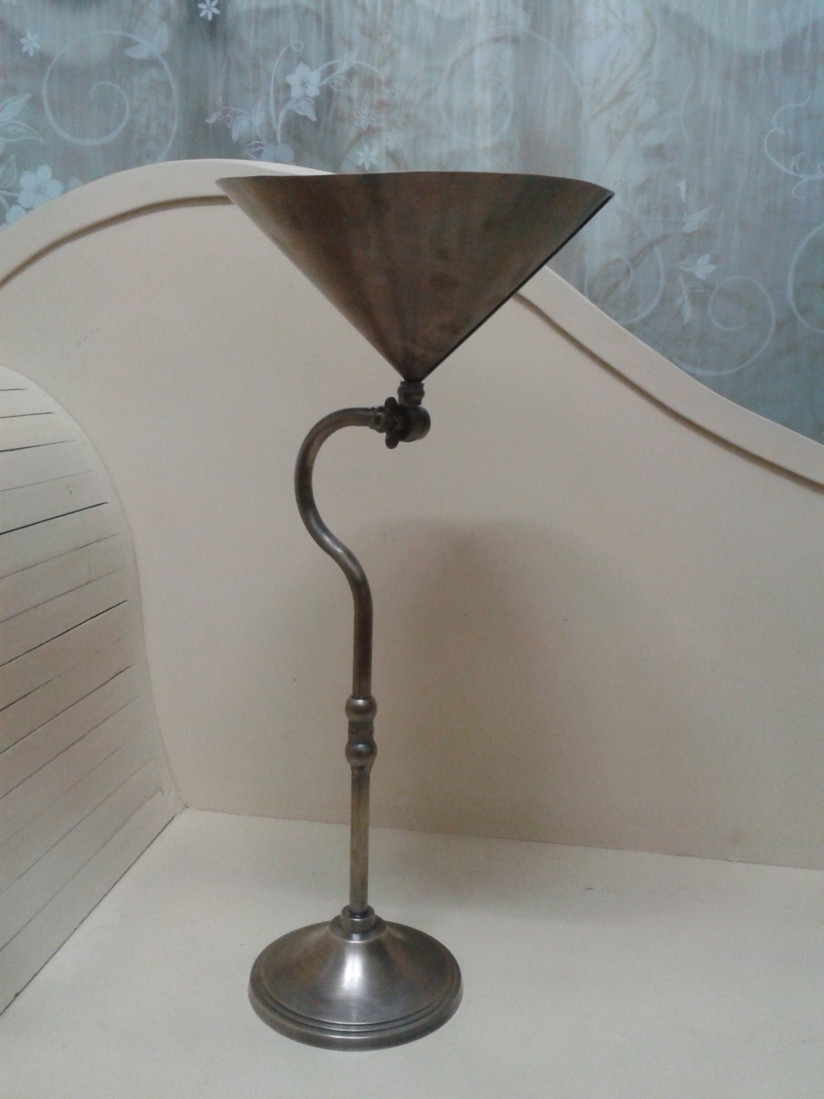 Brass classic Table lamp code DL001B  high 60 cm.