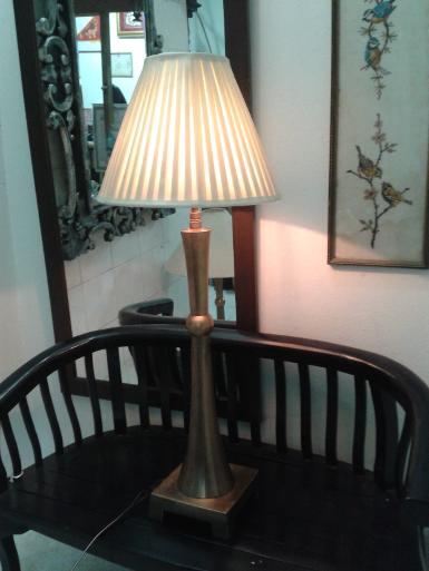 Table Lamp Code TBE001 material : brass