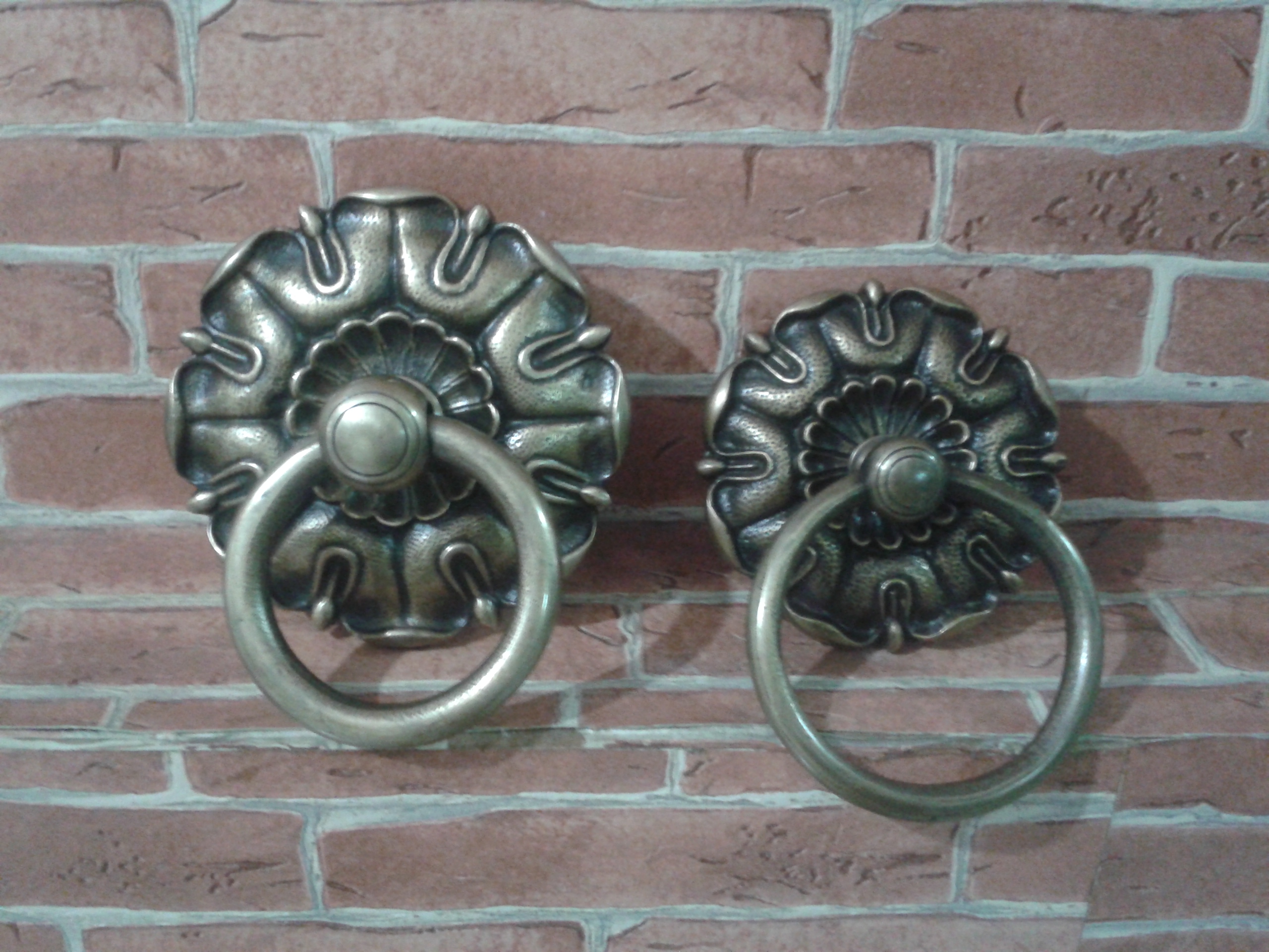 Brass Handle Code P.090  size D: 103 mm  ring : 67 mm.