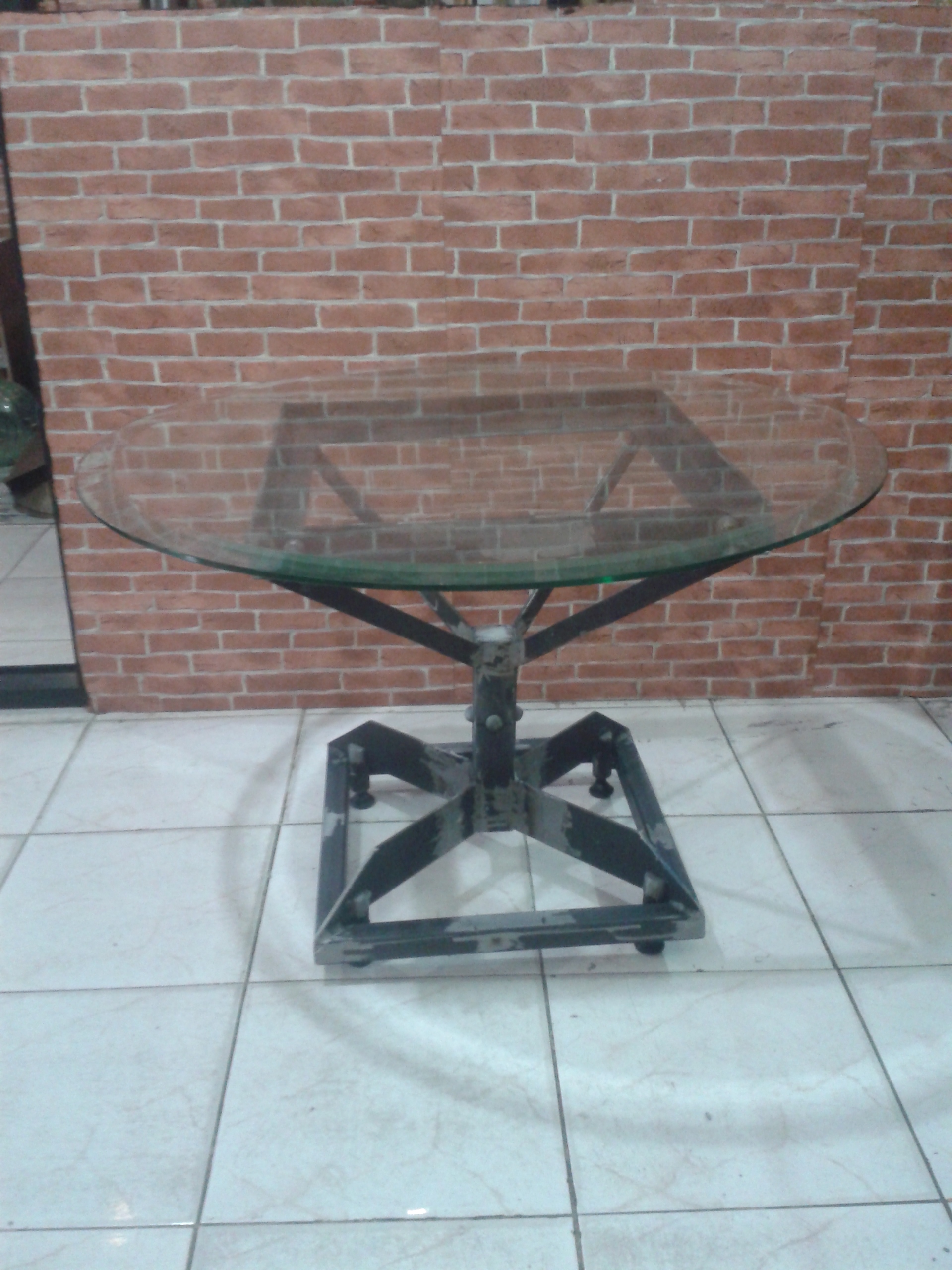 Iron coffee table code IRA004 size high 50 cm. Top 80 cm.