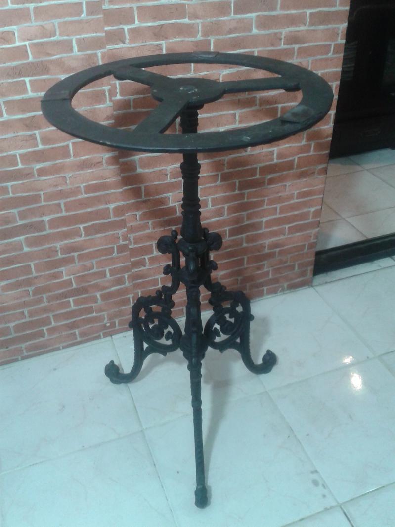 Iron Table Item code ITB003B size high 72 cm top wide43 cm.