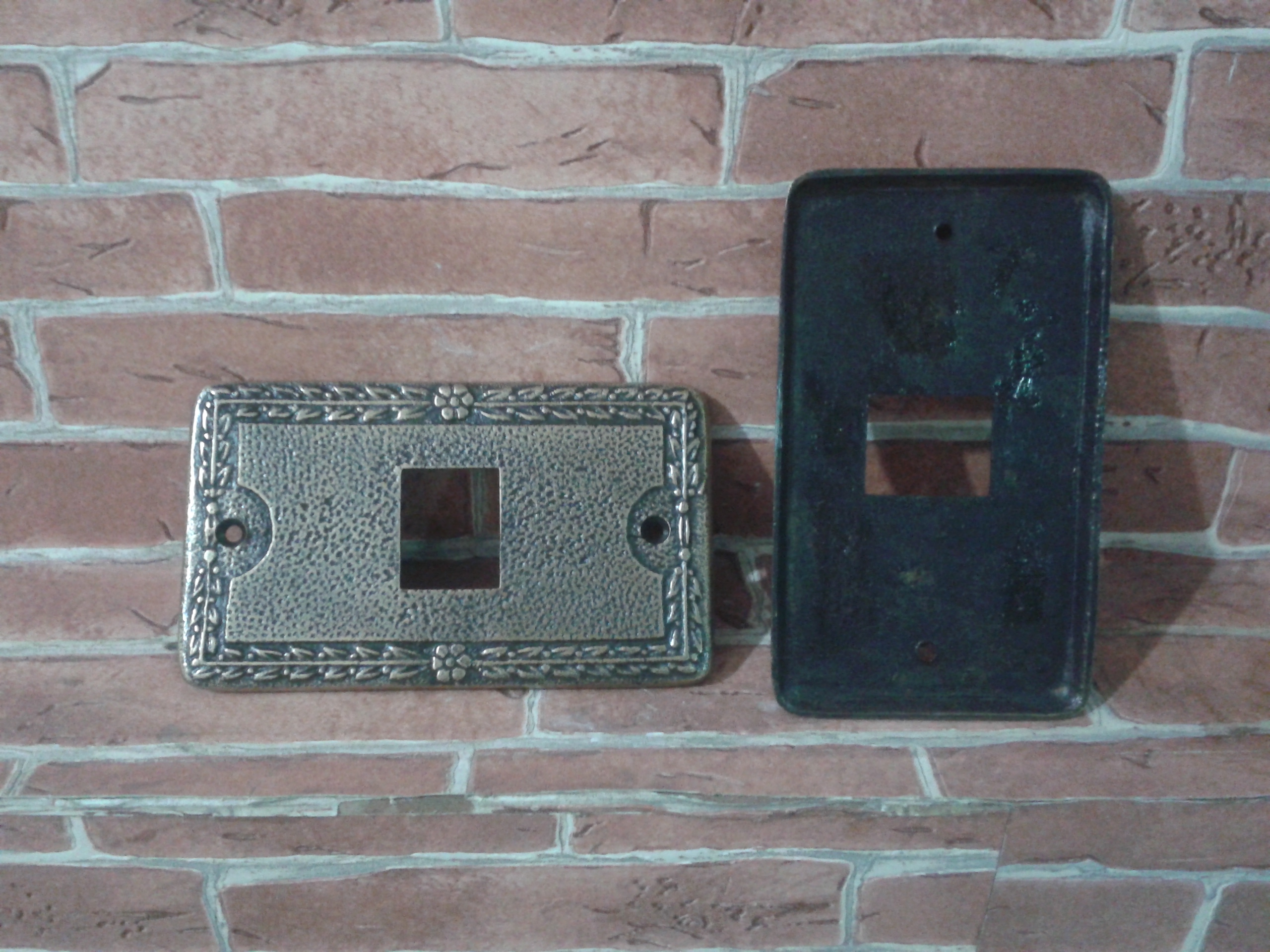 Brass cover switch code AE.077 size 120 mm x 71 mm.