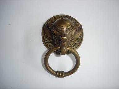 Brass Handle Code P.130 size roung base wide:55 mm long 90 mm.