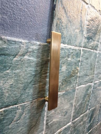 Brass handle Item Code AMR25 size long 150 mm .wide 25 mm high 20 mm. Thickness 3 mm.