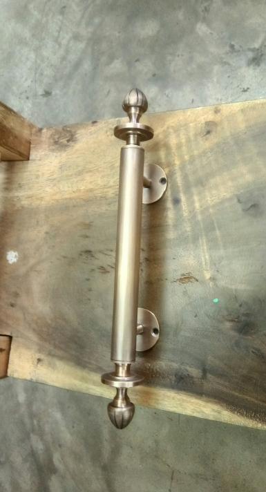 Brass door handle Item Code AC.065TH size long 350 mm diameter 25 mm.high 40 mm. 
