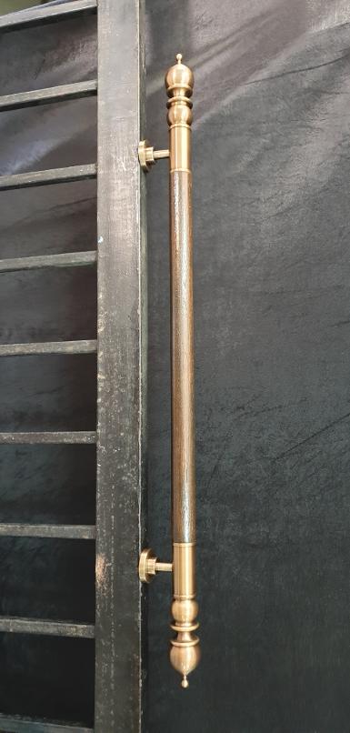 Brass door handle brass with teak wood Item code ACMR50k size long 1000 mm.head 50 mm. Wood 38 mm.