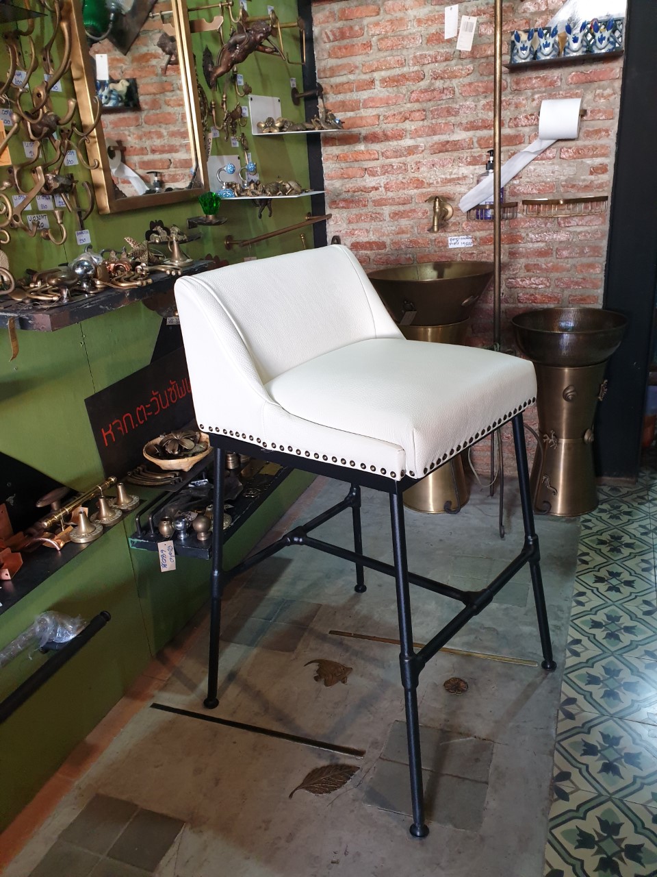Bar chair iron with leather Item Code IRCL18W Item Code
