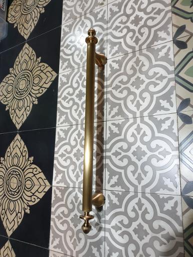 Brass door handle of Thailand Item Code AC0376 size long 600 mm pipe 25 mm. base 38 mm.